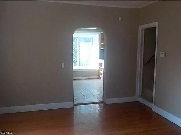 3rd image of 114 W Glendale St