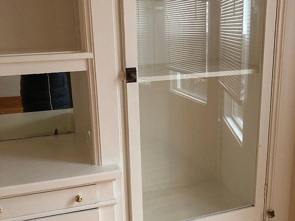 3rd image of 1921 Oak St APT 4