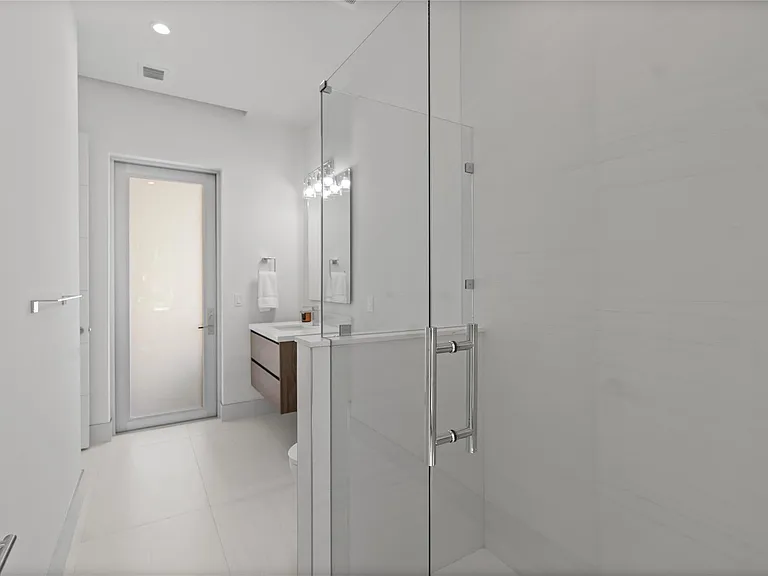 221 Shore Ct #221 — Photo 25