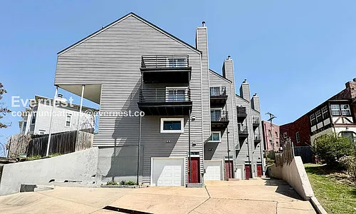 1321 S Lawton Ave Photo 1