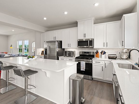 5th image of 901 Poppy Dr