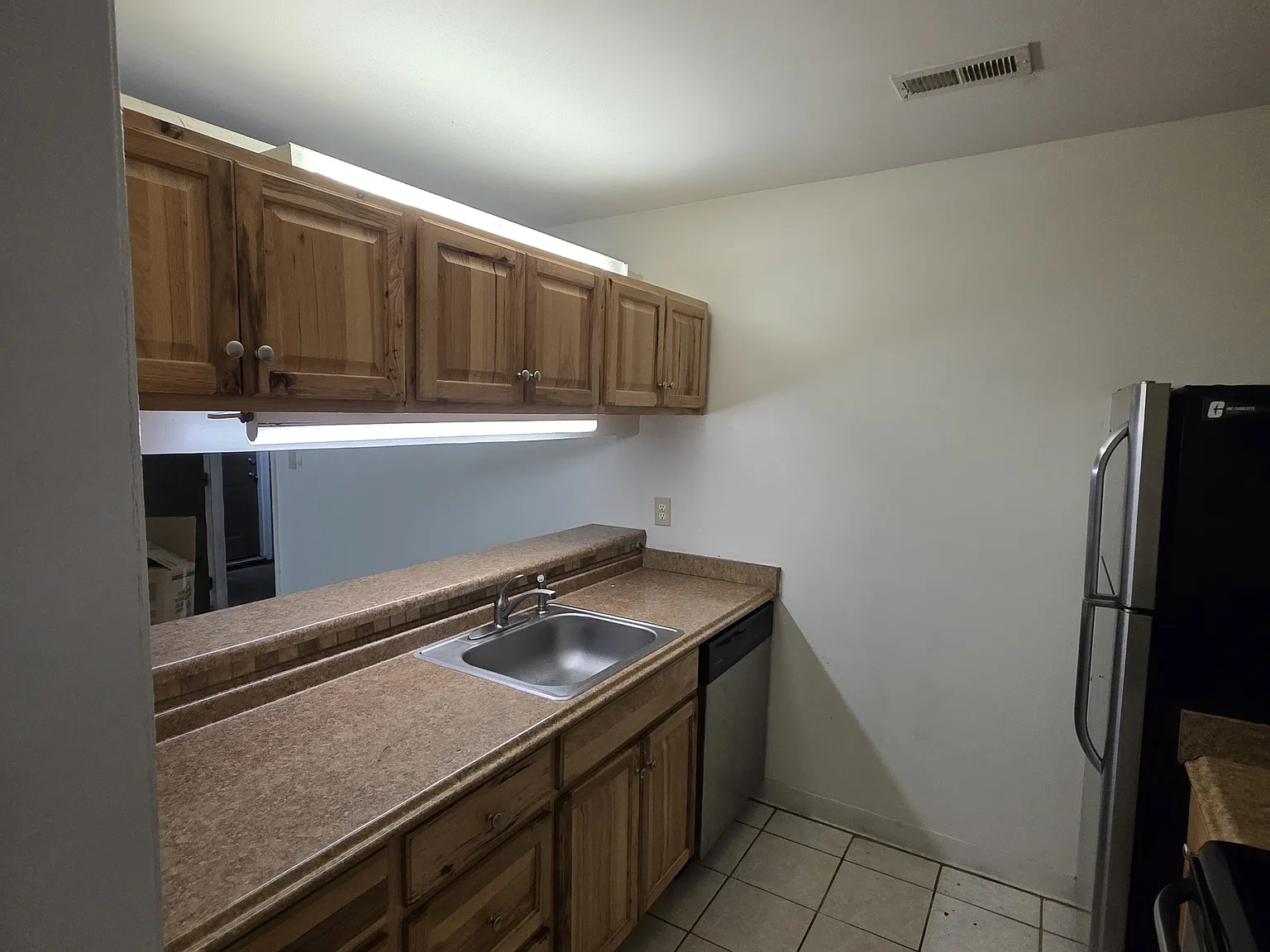 4 bed, 1250 sqft, $575 — Photo 2