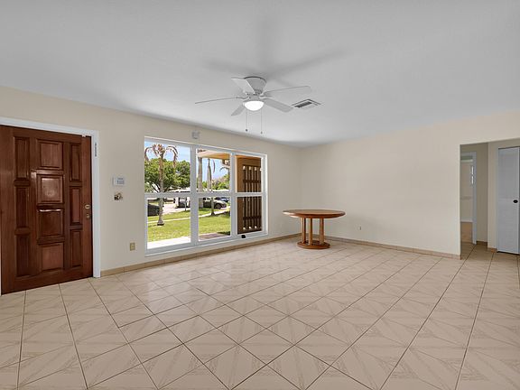 4th image of 191 SW Ivanhoe Court