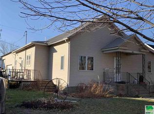 107 N Kiel St, Holstein, IA 51025