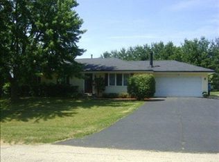 6348 Foxdale St, Roscoe, IL 61073