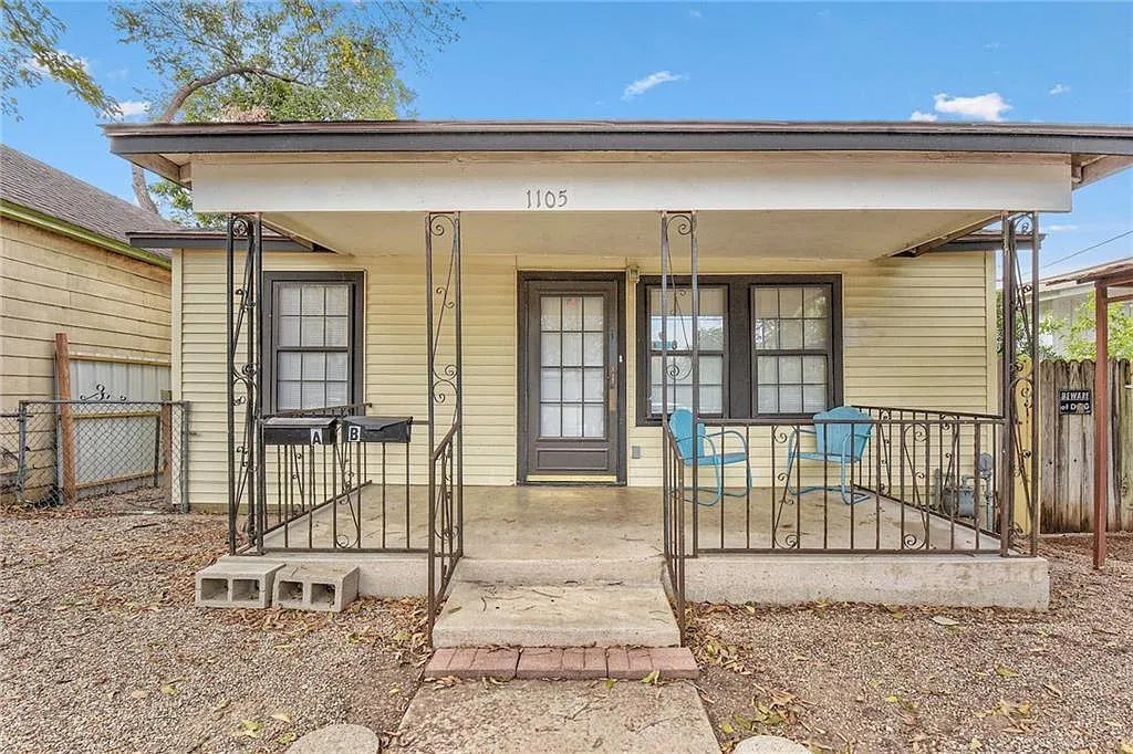 4 bed, 2.0 bath, 1302 sqft, $3,000 — Photo 2