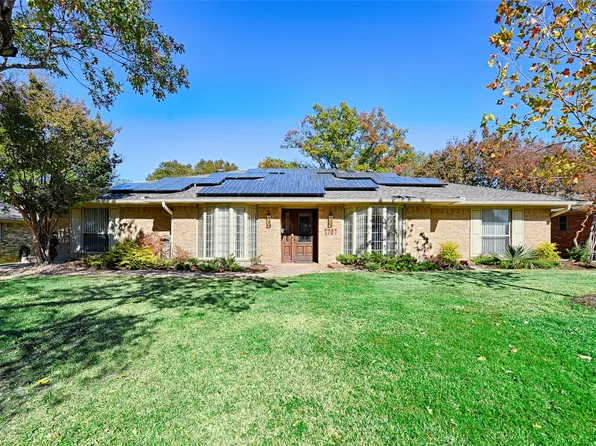 2707 S Surrey Dr, Carrollton, TX 75006