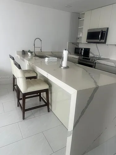 3725 S Ocean Dr #1507 Photo 1