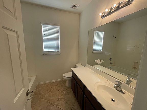 4th image of 2163 E Redwood Dr