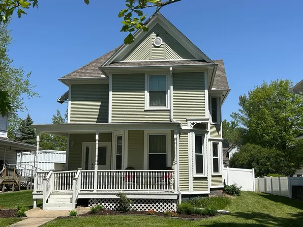 335 E 2nd St, El Paso, IL 61738