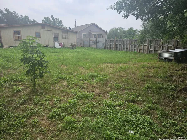 907 Hough, Adkins, TX 78101