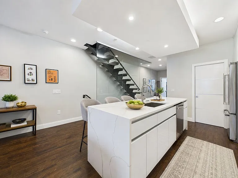 1514 Cambridge St — Photo 16