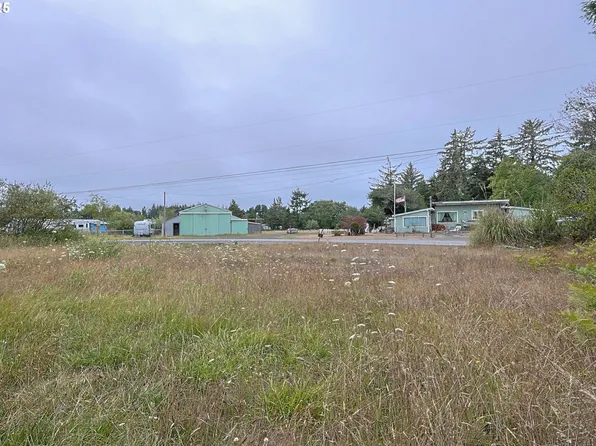 63817 Wallace Rd, Coos Bay, OR 97420