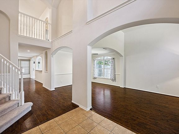 3rd image of 5547 Poplar Terrace Ln