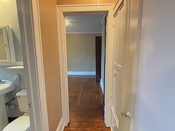5th image of 201 Linwood Ave APT 4