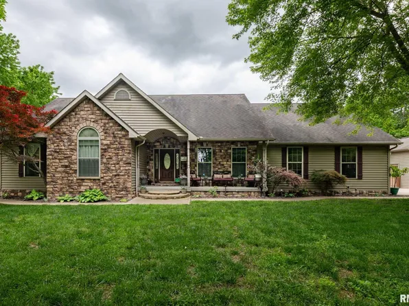 1300 W Brewster Rd, Herrin, IL 62948