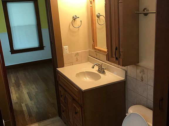 3rd image of 1216 E 22nd St