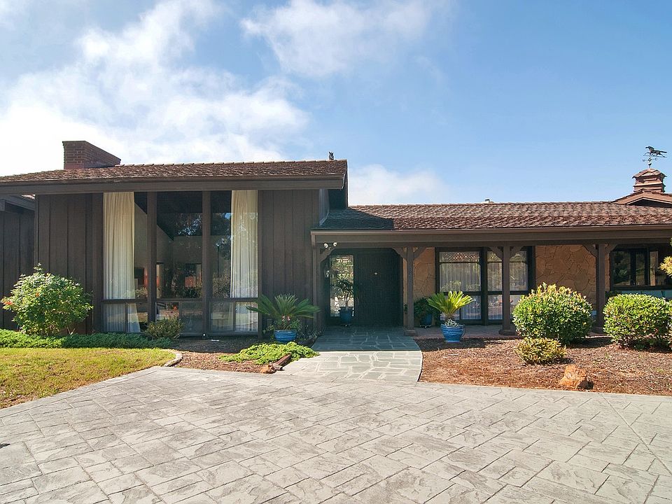 1st image of 2946 Woodford Dr