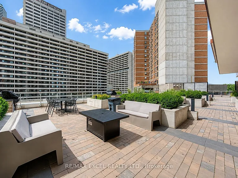 33 Helendale Ave #1012 — Photo 29