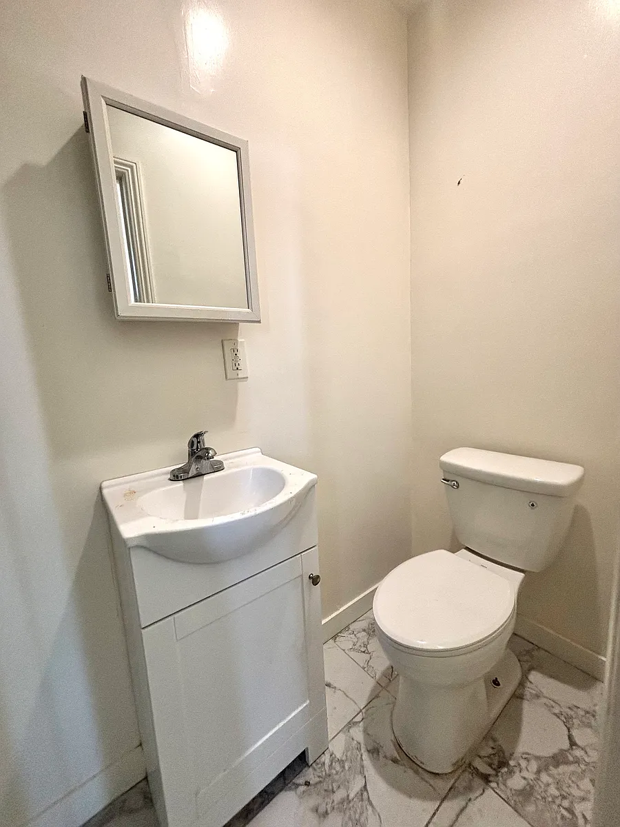 Building Photo - 2905 Van Buren Pl #1