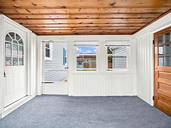 5th image of 70 Crestwood St