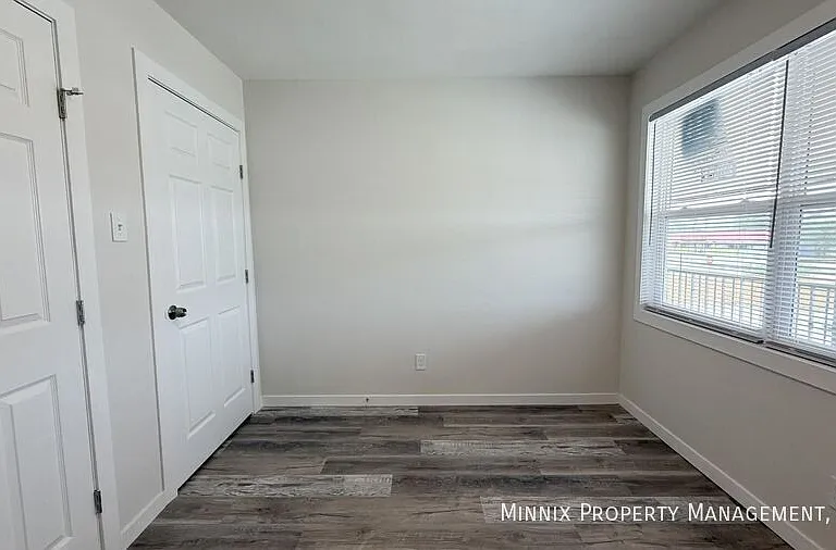 5438 40th St #11 — Photo 3