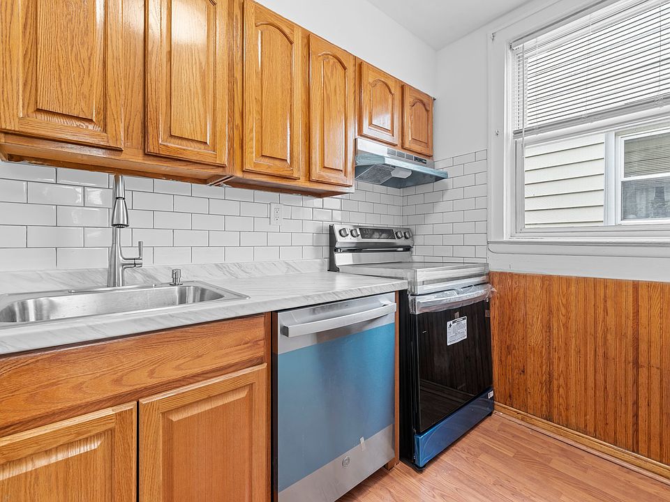 1st image of 264 Revere Ave Floor 2