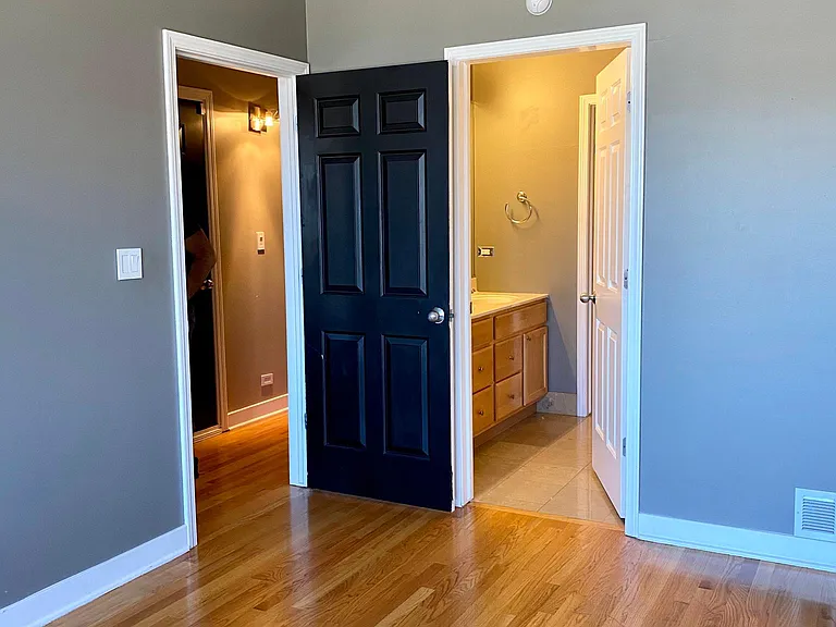 420 N Noble St #3 — Photo 9