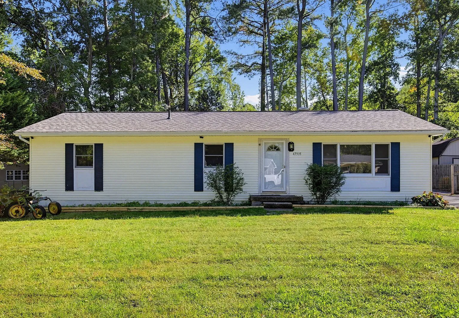 3 bed, 1.0 bath, 1248 sqft, $2,200 — Photo 1