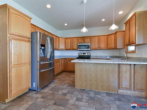 5th image of 7201 Silverthorn Dr