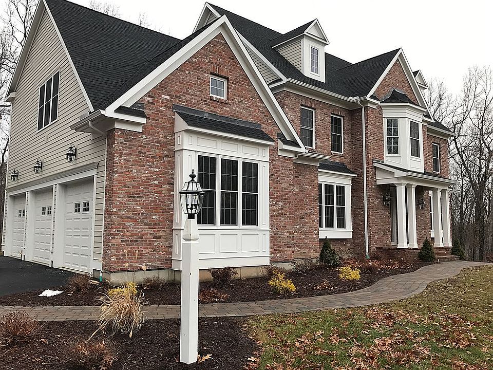 1st image of 32 Scarborough Dr