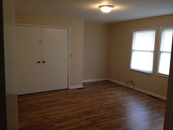 3rd image of 108 Hickory Pl