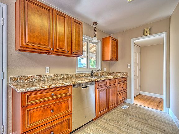 5th image of 419 Duncan Ave