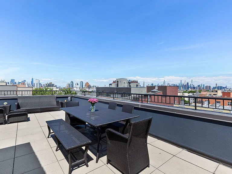 419 Humboldt St #PENTHOUSE — Photo 1