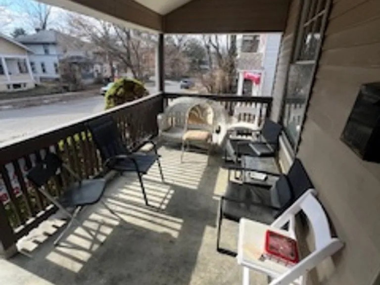 725 E 2nd St — Photo 3