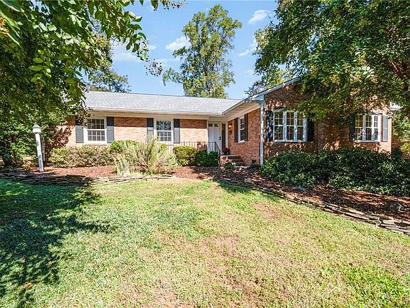 4th image of 2812 Lenoir Dr