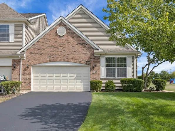 1121 Loganbury Ct, Elgin, IL 60120