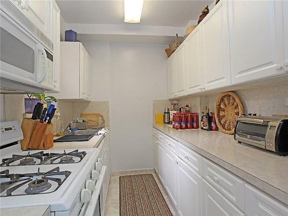 4th image of 640 W 231st St APT 3D