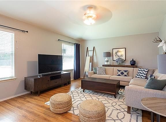 3rd image of 3306 Saint Genevieve Dr