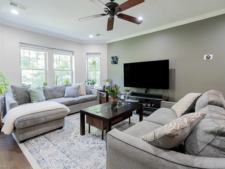 2035 W Fargo Ave #2 — Photo 2
