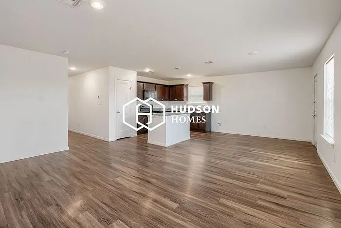 1006 David Ave — Photo 4