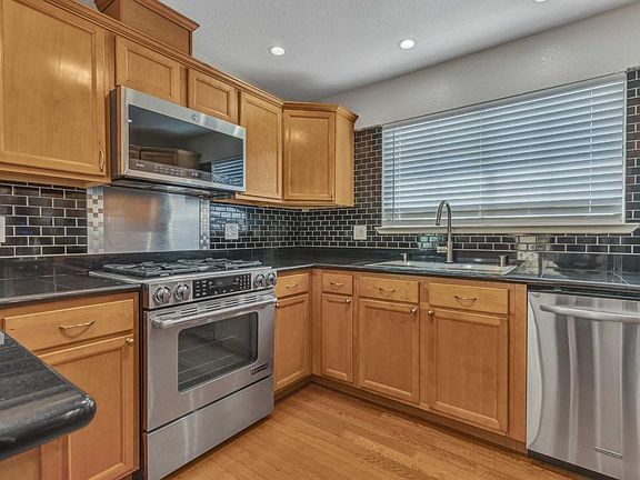 4th image of 242 Toledo Court