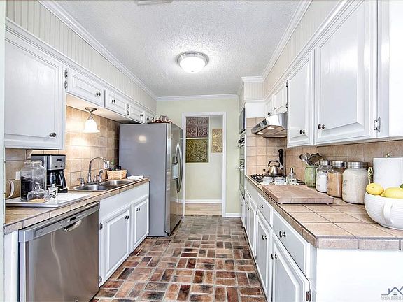 5th image of 2906 Creole Dr