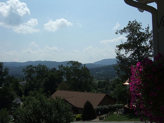 5th image of 338 Mountain Valley Dr