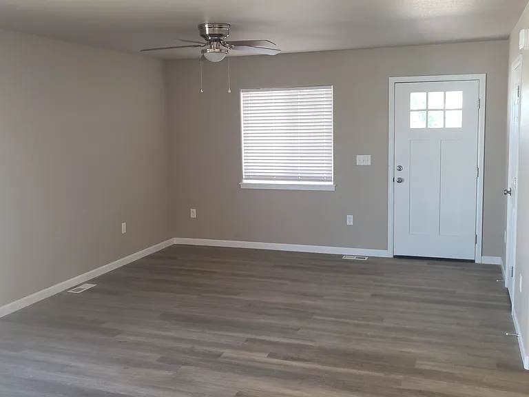 E Cokedale Dr — Photo 8