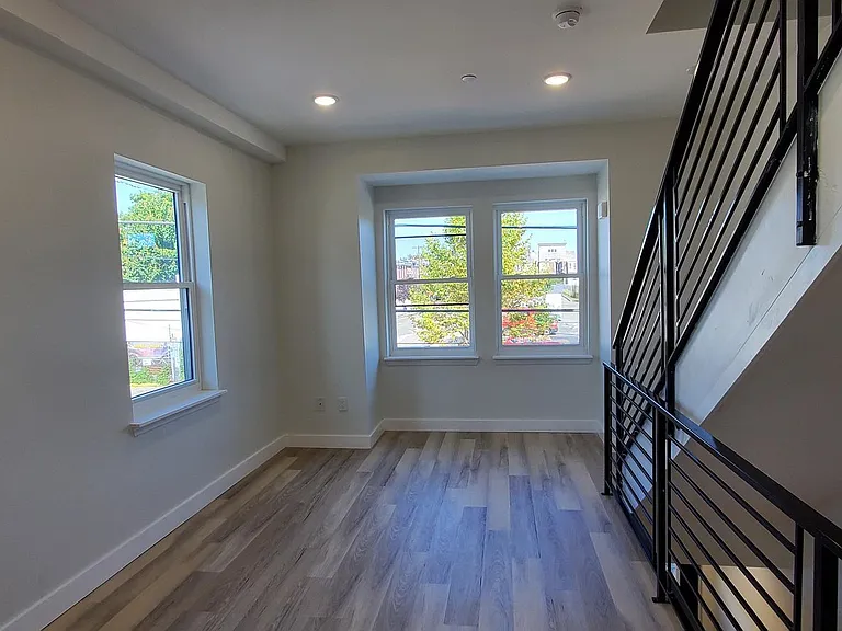 307 W York St #2 — Photo 4