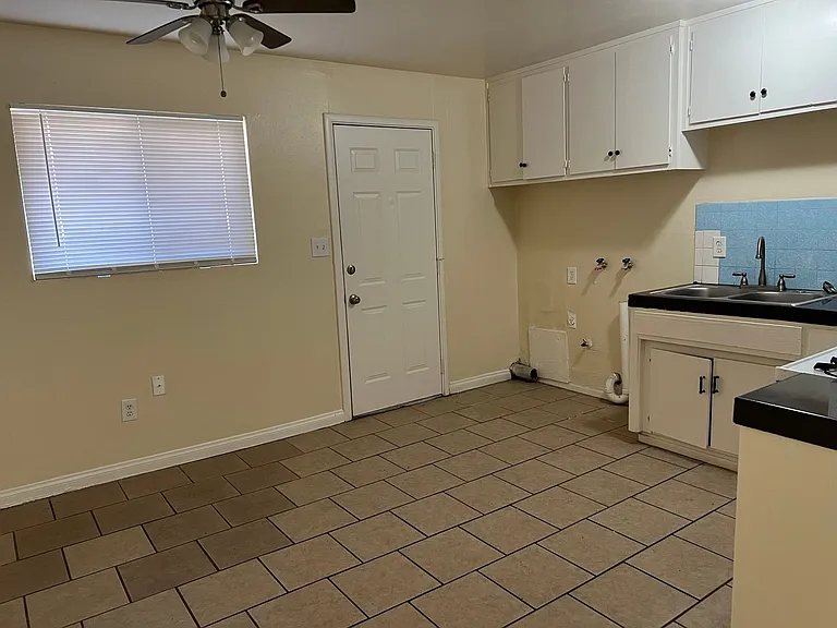 600 S Real Rd #4 — Photo 3