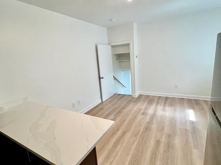 400 Newton St #6 — Photo 10