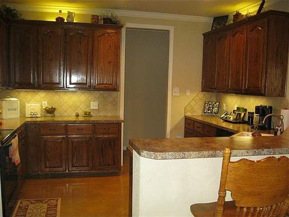 2nd image of 305 Hunters Meadow Dr