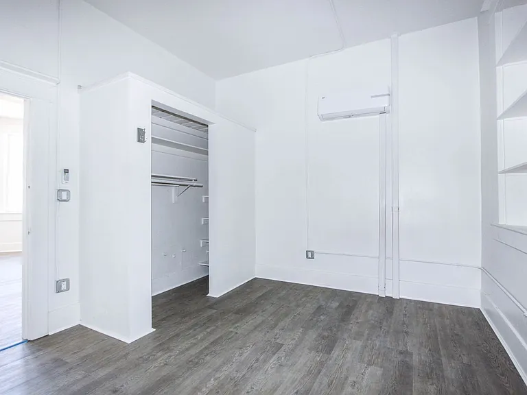 215 E Willis St — Photo 6